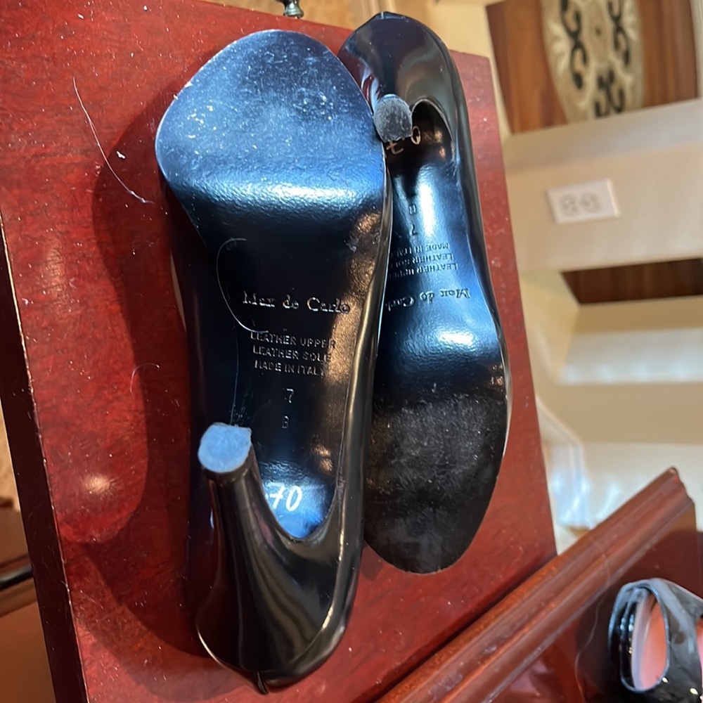 Woman’s black heeled shoes - Picture 4 of 4